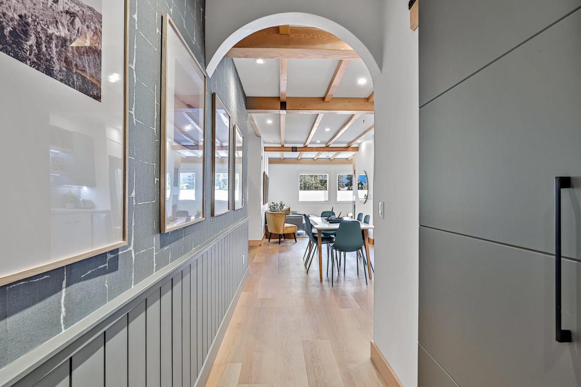 Ravens Crest Lodge - Stunning Views Perfectly Located On Main Street Canmore Exterior foto