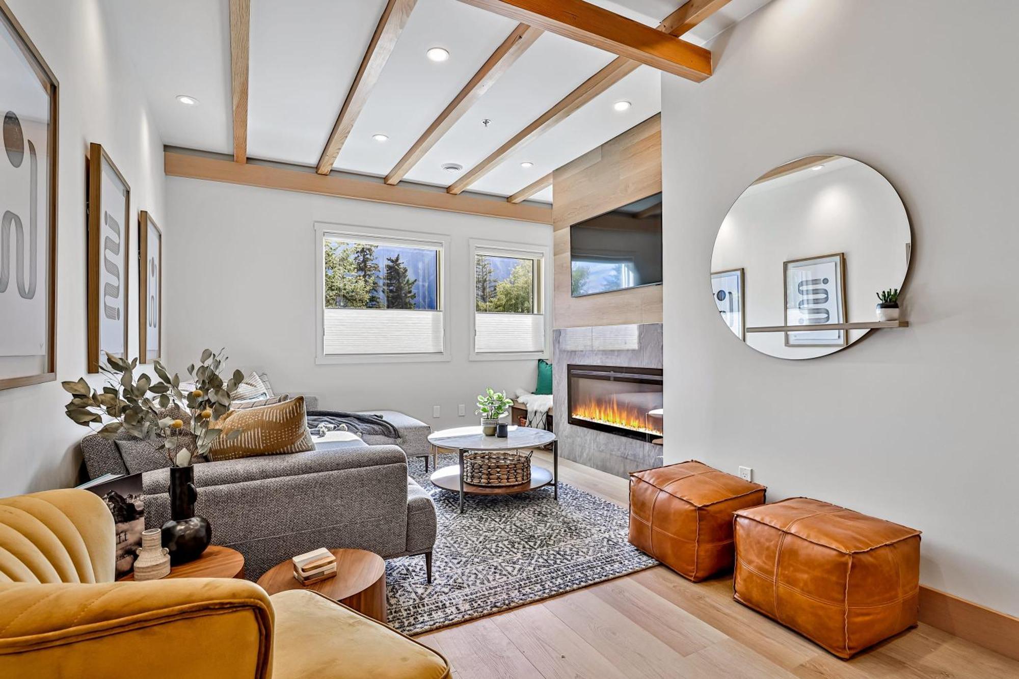 Ravens Crest Lodge - Stunning Views Perfectly Located On Main Street Canmore Exterior foto